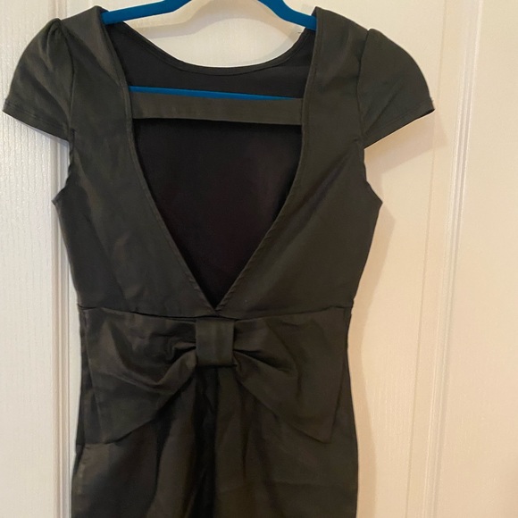Windsor Black Form Fitting Mini Dress with Black Bow Detail On Back 🎀 - Picture 4 of 4